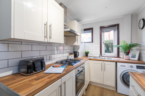 11-hessle-road-leeds-138922906520251004023414AM