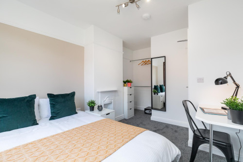 11-hessle-road-leeds-19531820251004023420AM