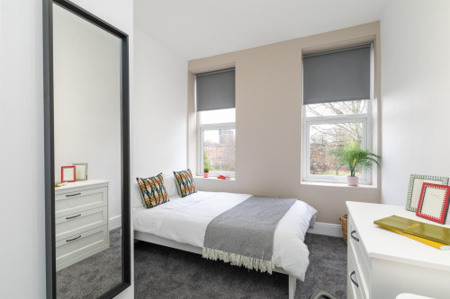 25-blenheim-square-leeds-136216220020251004023507AM