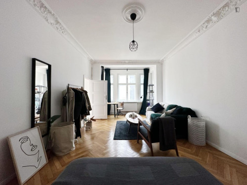 Vibrant Studio close to Rosenthaler Platz Metro