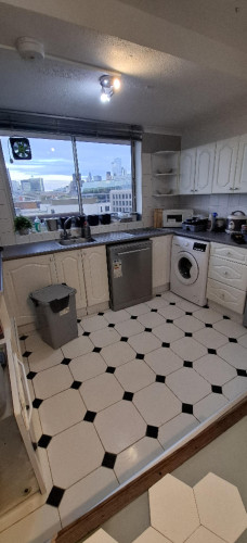 Alluring Double Bedroom close to Chancery Lane Metro, with private balcony