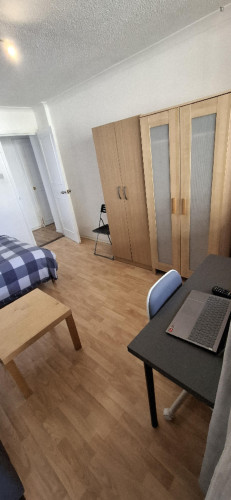 Alluring Double Bedroom close to Chancery Lane Metro, with private balcony
