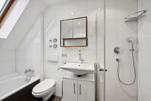 Family 3.5 room maisonette "Jacobsen" I City center I Mercedes I Netflix I AirCon I Home office I Pet friendly