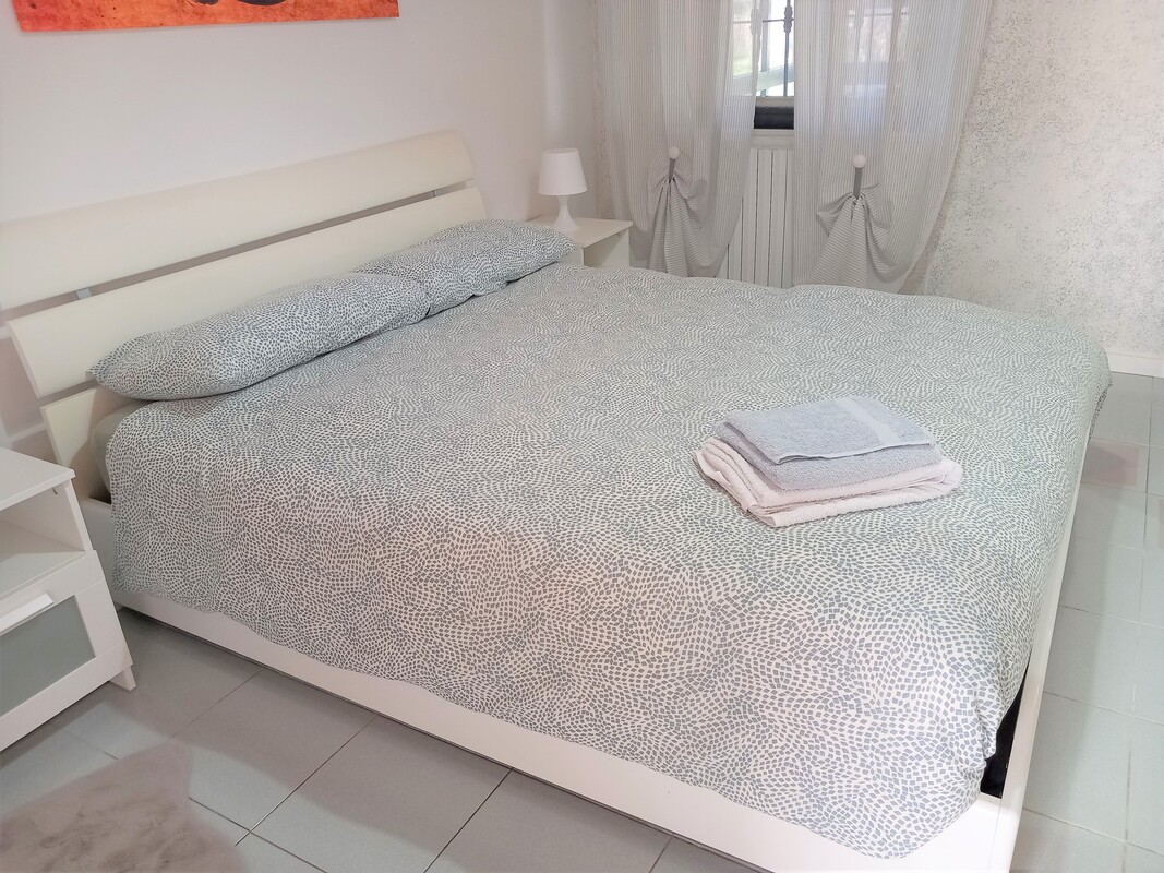  Matrimoniale(Single Bed)  -  Grande casa in campagna, tranquilla  - Gallery -  1