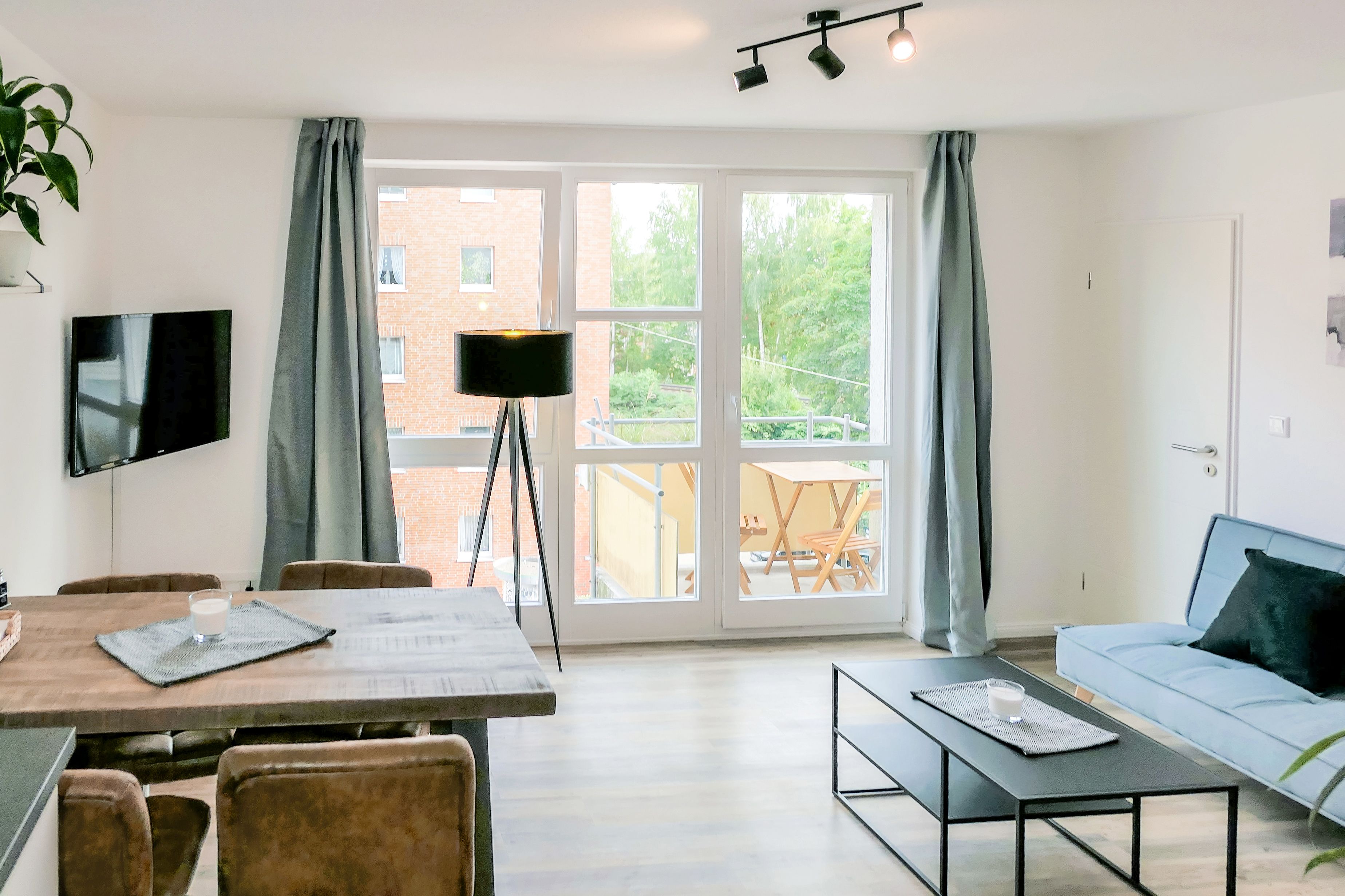 Feel-Good Apartment With Balcony - 3