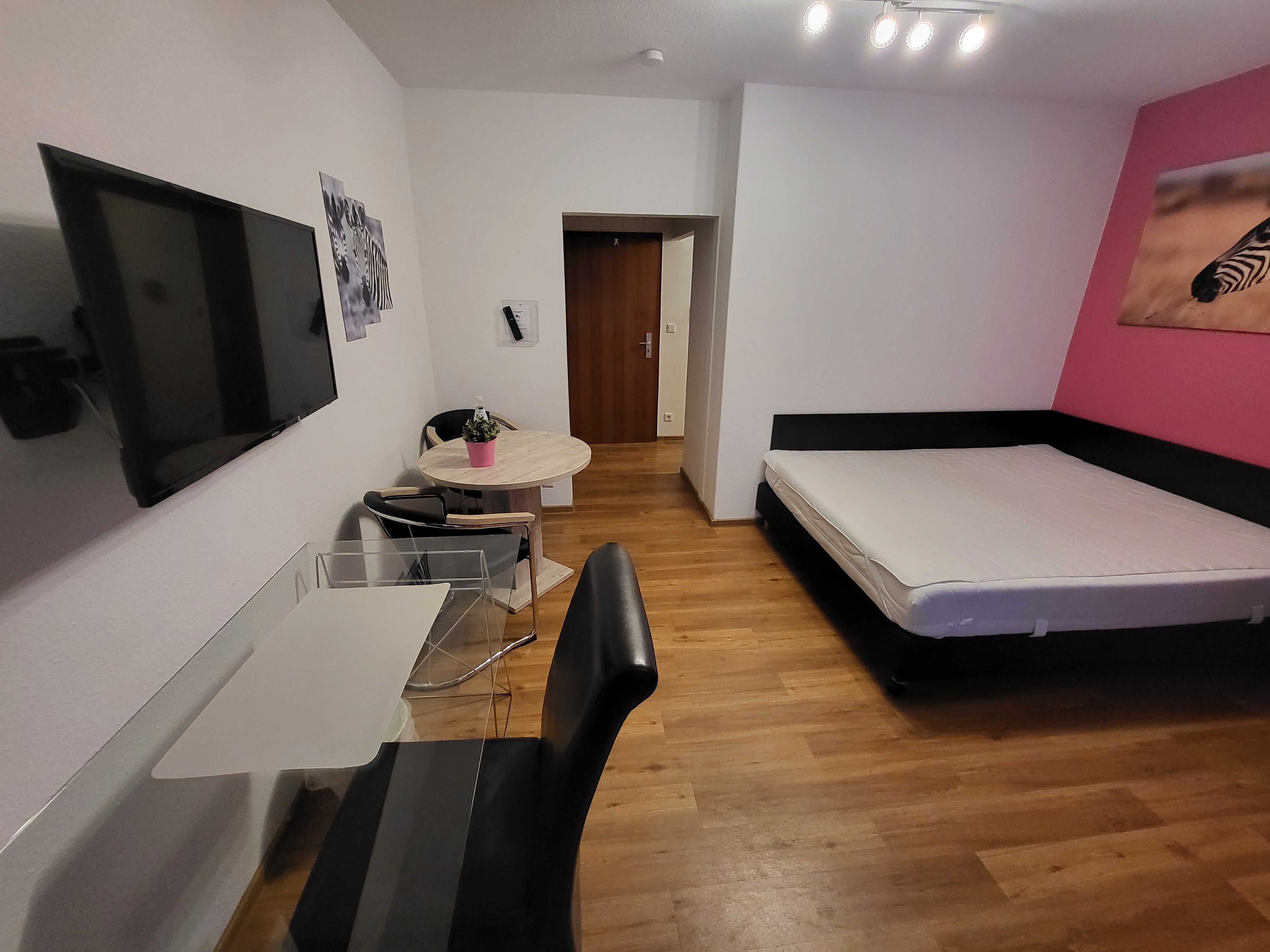  Living On The Rhine Promenade, Stylishly Furnished At An All-Inclusive Price  -  Living on the Rhine promenade, stylishly furnished at an all-inclusive price  - Gallery -  16