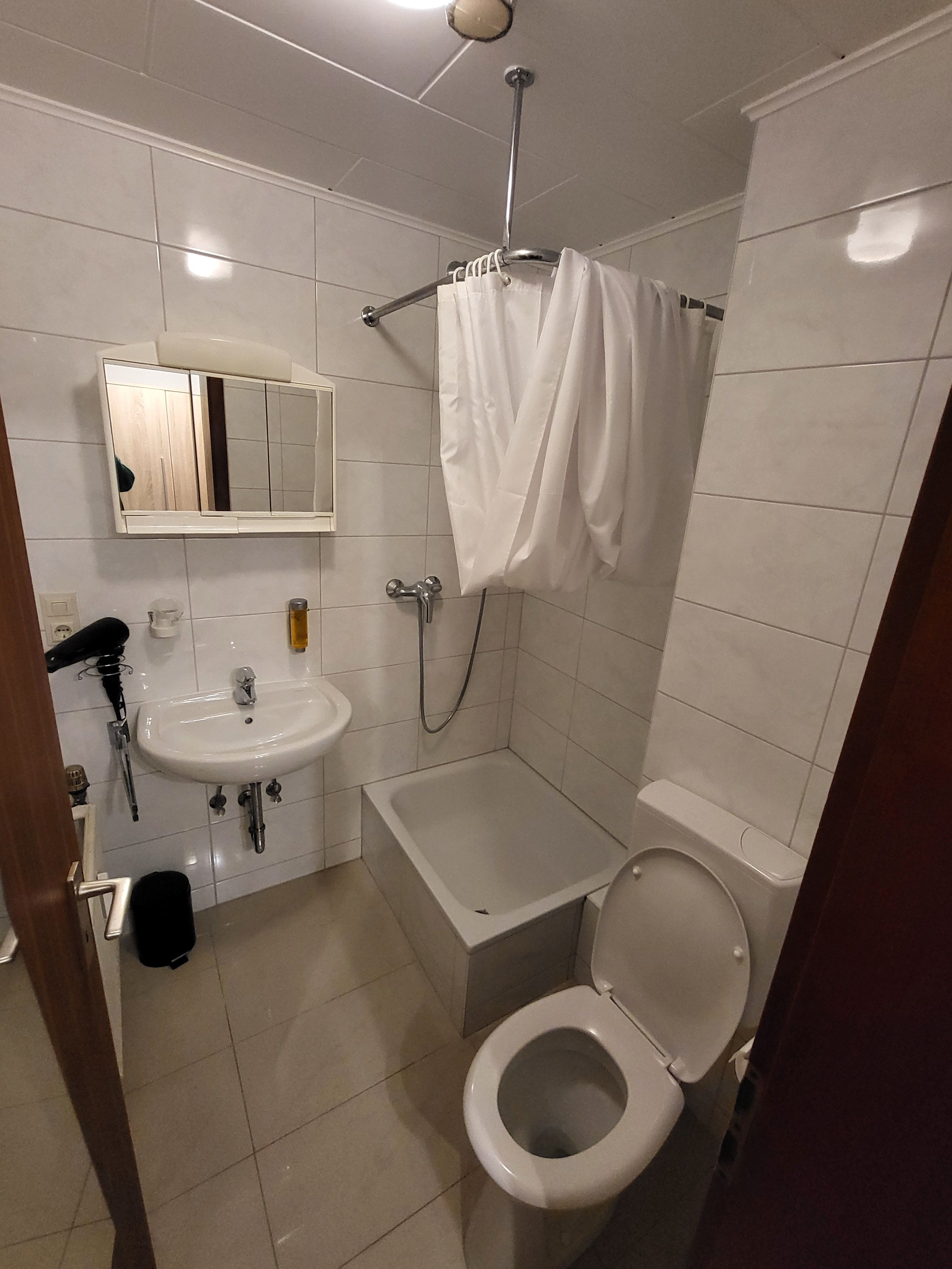  Living On The Rhine Promenade, Stylishly Furnished At An All-Inclusive Price  -  Living on the Rhine promenade, stylishly furnished at an all-inclusive price  - Gallery -  13