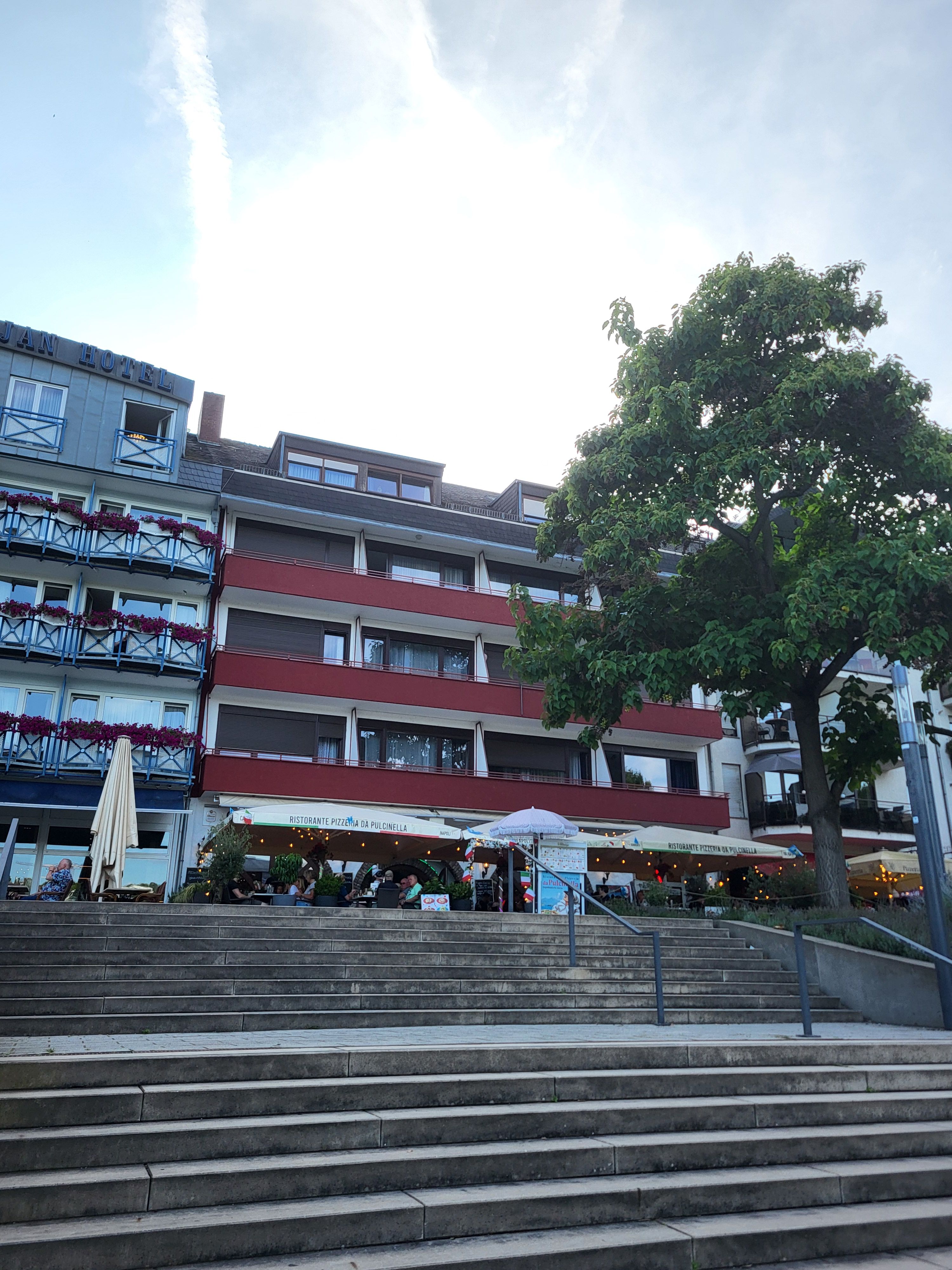  Living On The Rhine Promenade, Stylishly Furnished At An All-Inclusive Price  -  Living on the Rhine promenade, stylishly furnished at an all-inclusive price  - Gallery -  6