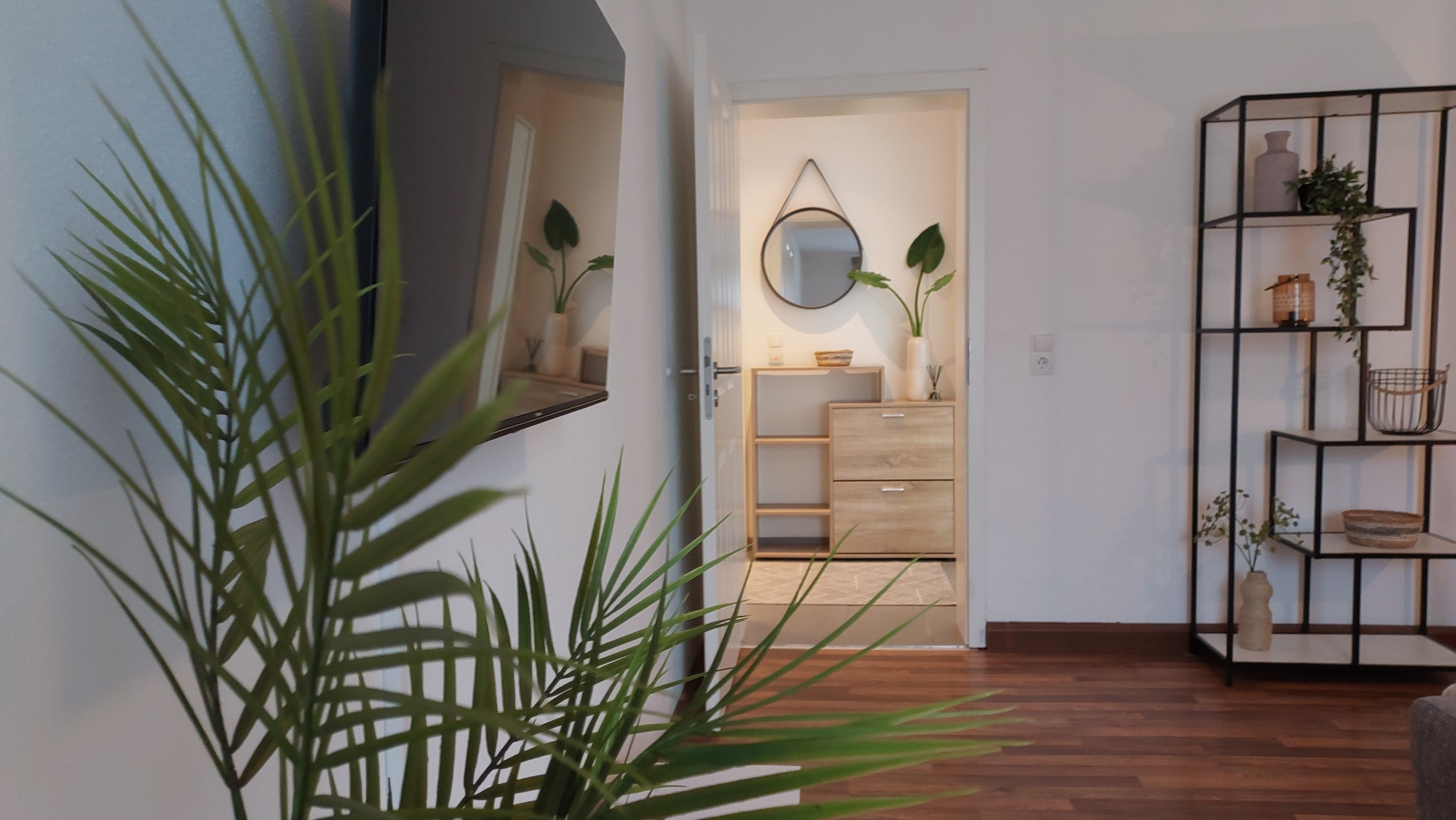 Central With Balcony - Cozy All-In Apartment - 4