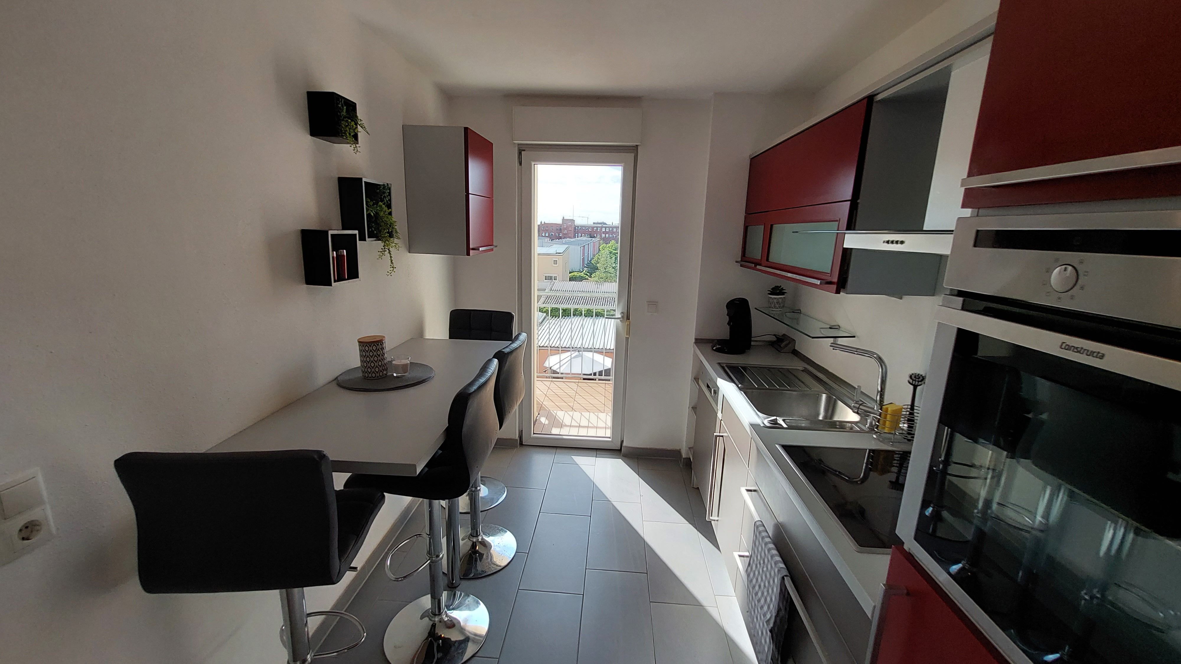Central With Balcony - Cozy All-In Apartment - 1