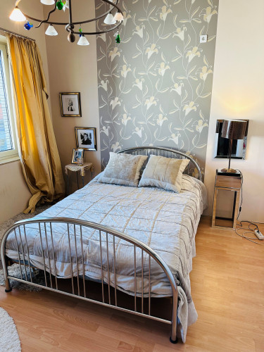 Exclusive, Modern City Apartment with Luxurious Bathroom