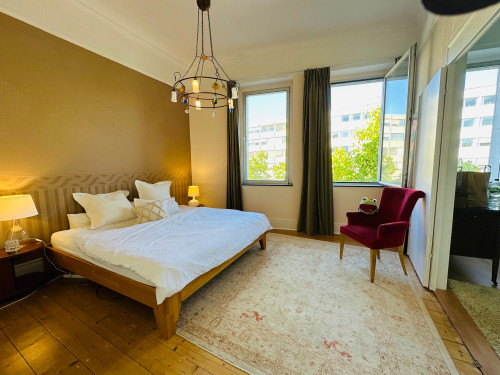 Exclusive, Modern City Apartment with Luxurious Bathroom - Gallery - 5