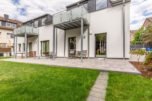 Bright, modern apartment with daylight bathroom and balcony in Aachen