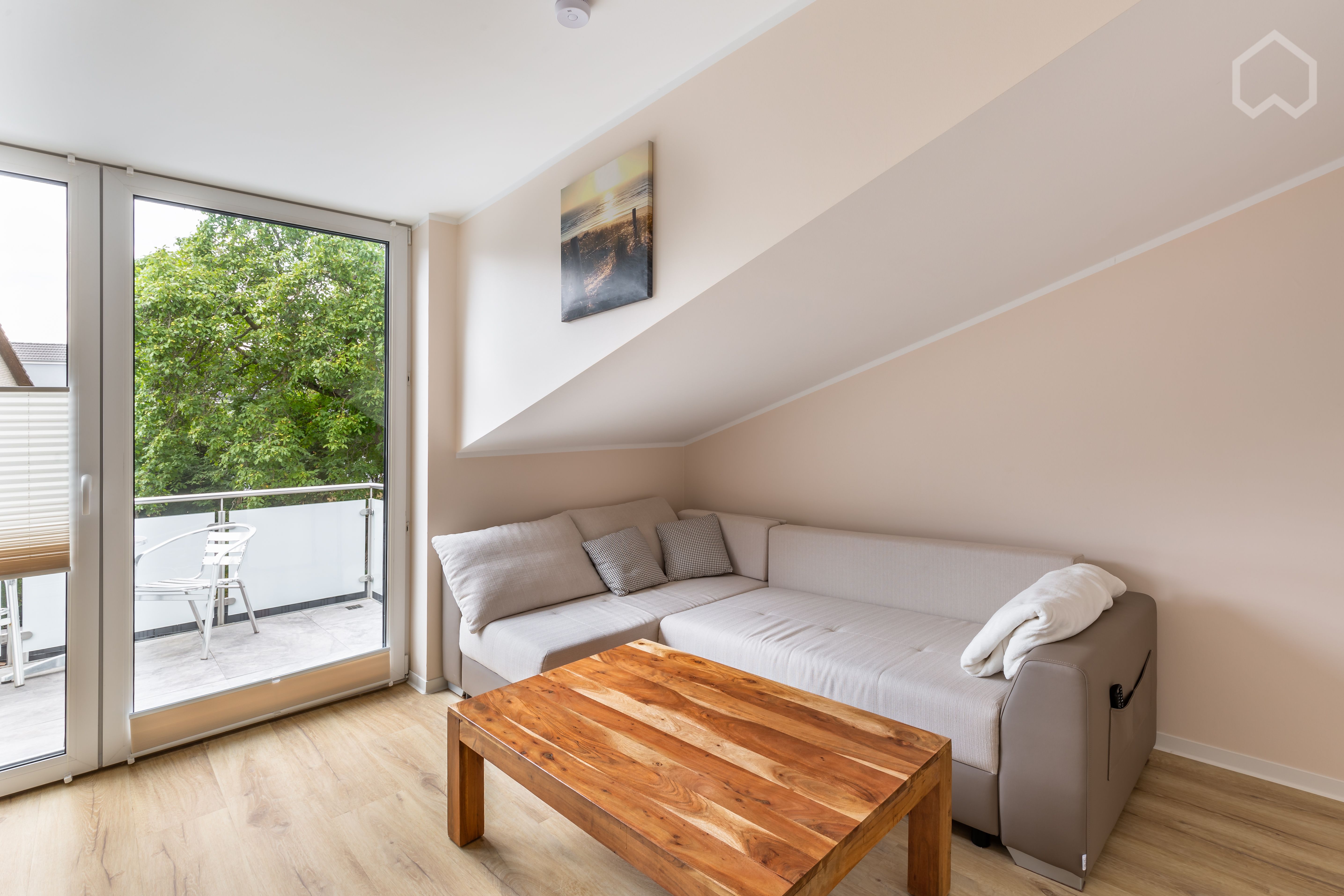 Bright, Modern Apartment With Daylight Bathroom And Balcony In Aachen - 10