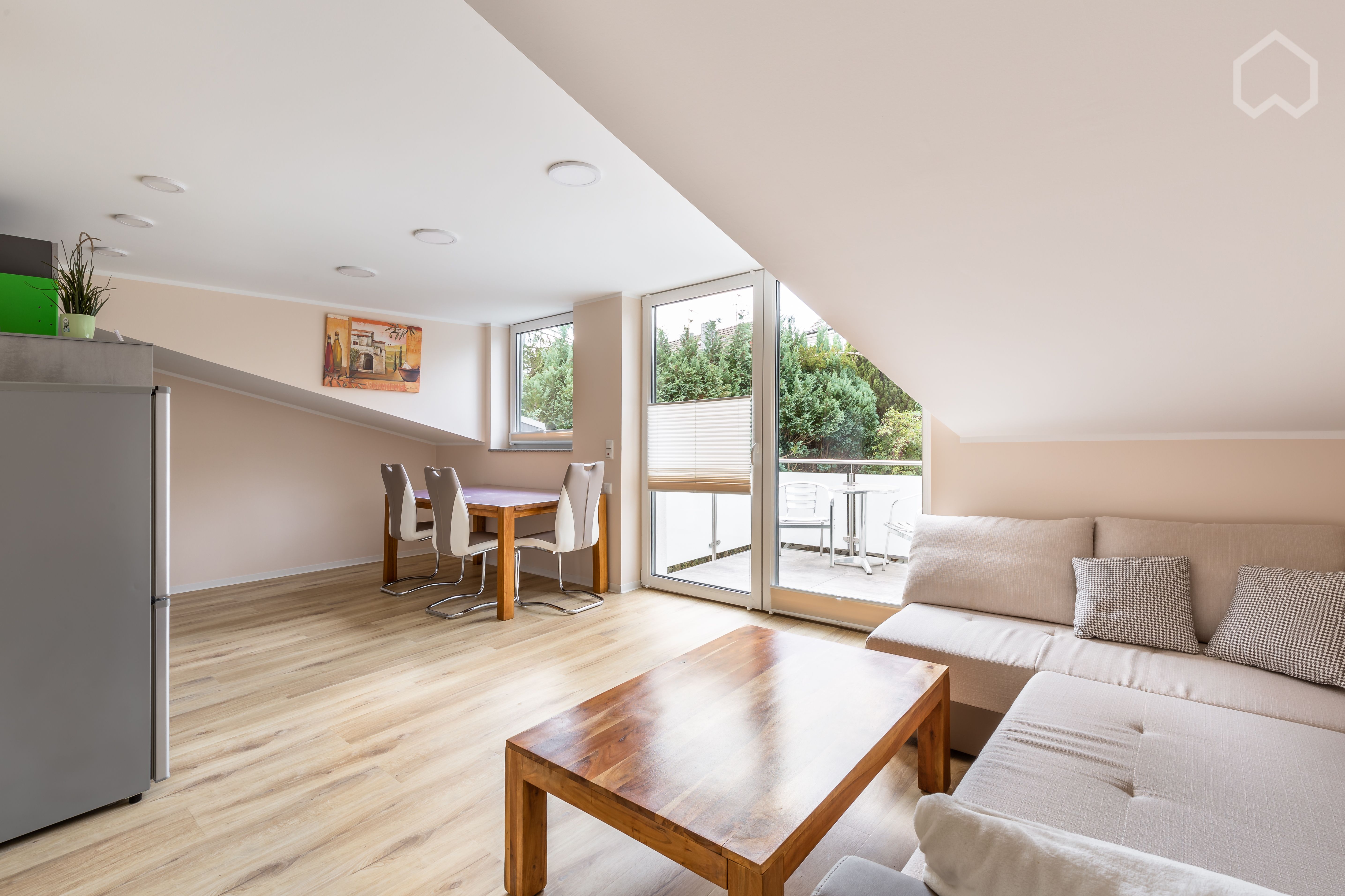 Bright, Modern Apartment With Daylight Bathroom And Balcony In Aachen - 9