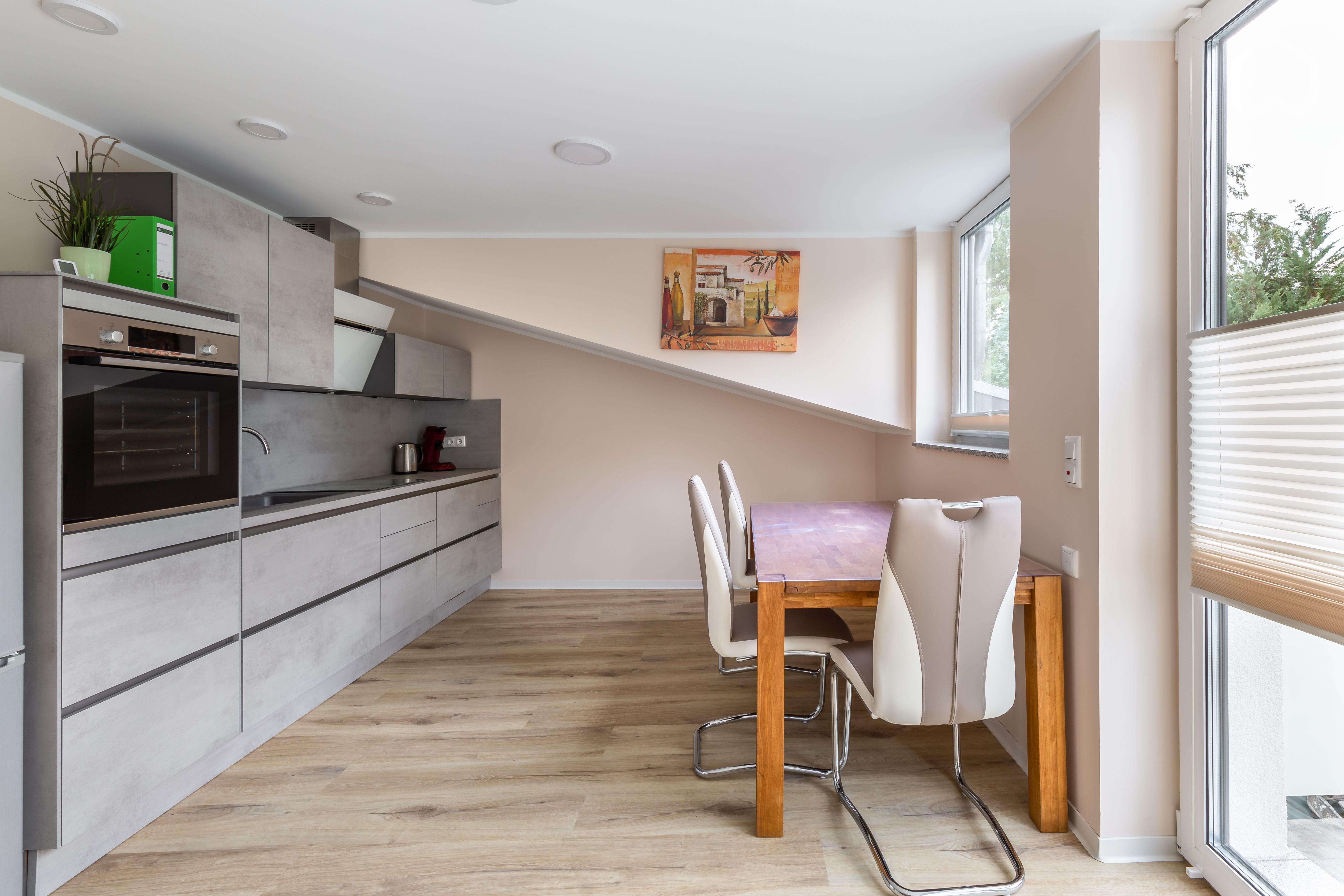 Bright, Modern Apartment With Daylight Bathroom And Balcony In Aachen - 17