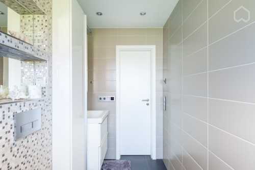 High-quality furnished 3 room apartment with balcony, garden use and monthly cleaning in S-Vaihingen