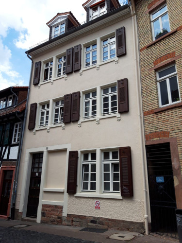 In 2021 renovated flat in a historical buildung, conveniently located