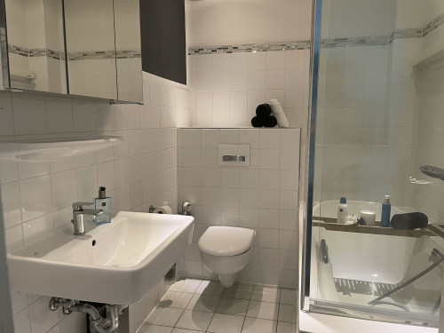 Bright 2BR Flat Near Cologne | Registration | Long-Term Ready - Gallery - 9