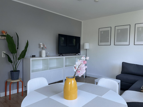 Bright 2BR Flat Near Cologne | Registration | Long-Term Ready