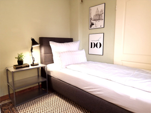 Fast connection to Bad Vilbel, Frankfurt, the trade fair, and the airport.