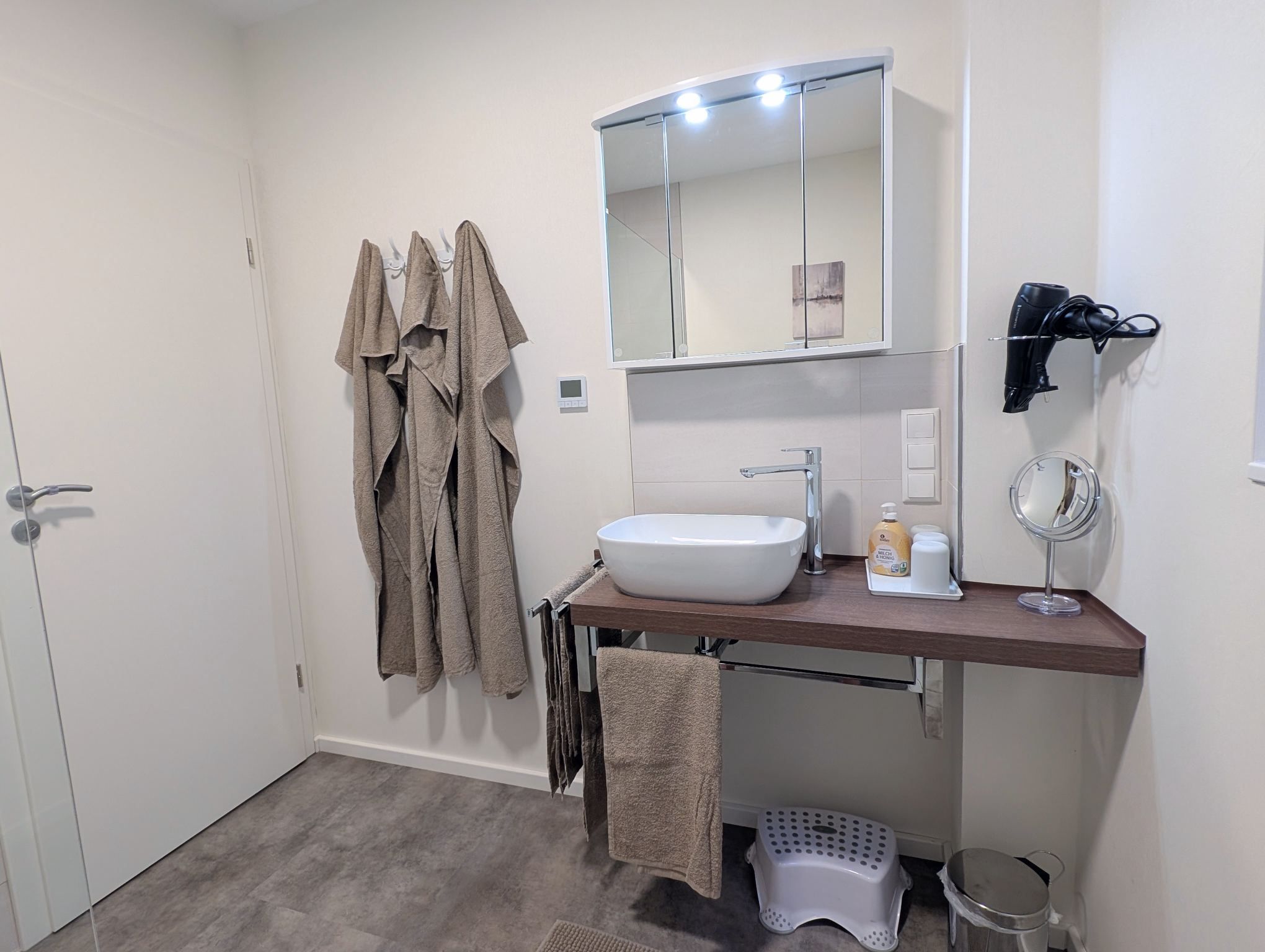 Modern Completely Renovated Apartment, Quiet With Best Connection To Cologne And Bonn - 11