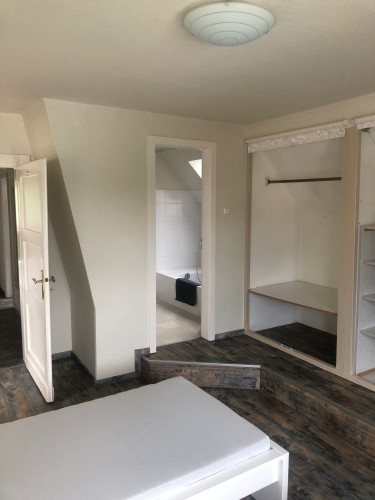 Vollständig möblierte 3-Zimmer-Wohnung mit Balkon