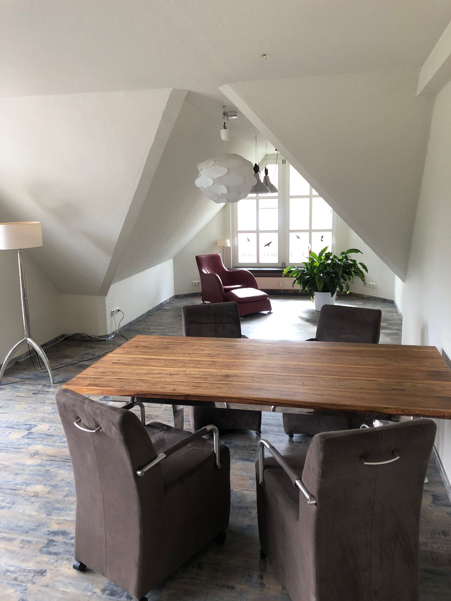 Vollständig Möblierte 3-Zimmer-Wohnung Mit Balkon - 6