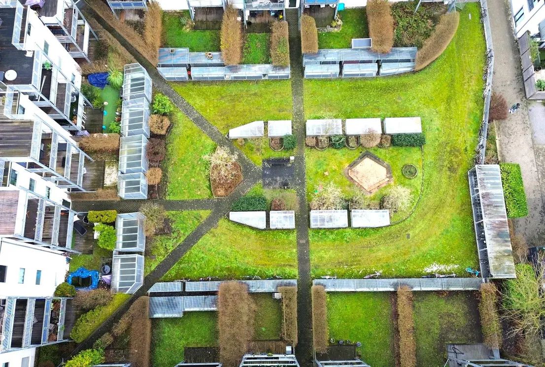 Moderne 2-Zimmer-Wohnung Mit Terrasse, Garten Und Tiefgaragenstellplatz In Hürth-Efferen - 3