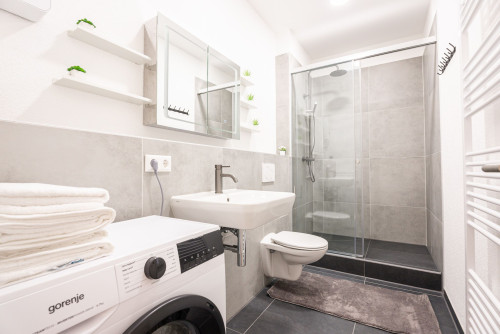 Furnished, modern, and compact four-room apartment - Gallery - 3