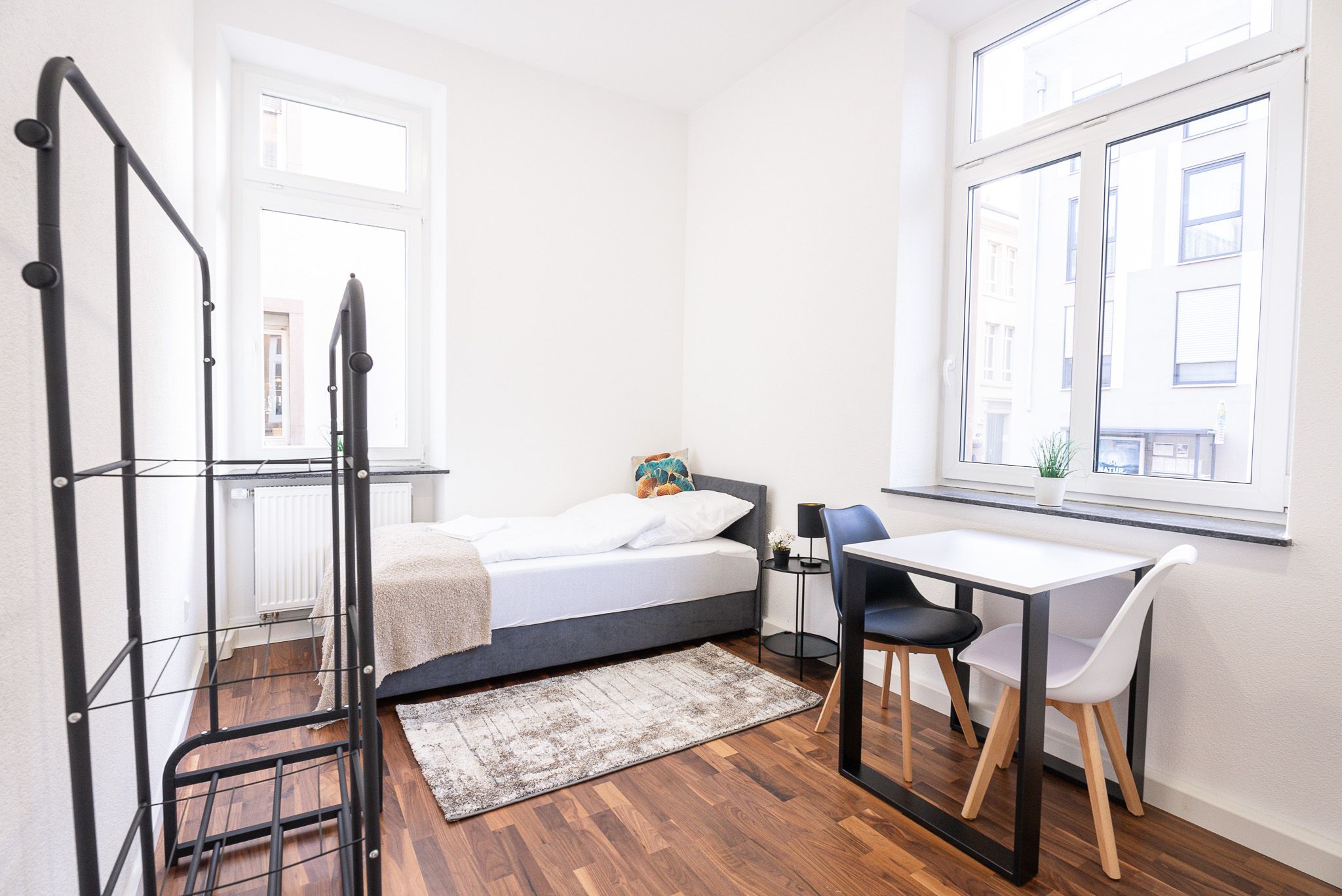 Furnished, Modern, And Compact Four-Room Apartment - 11