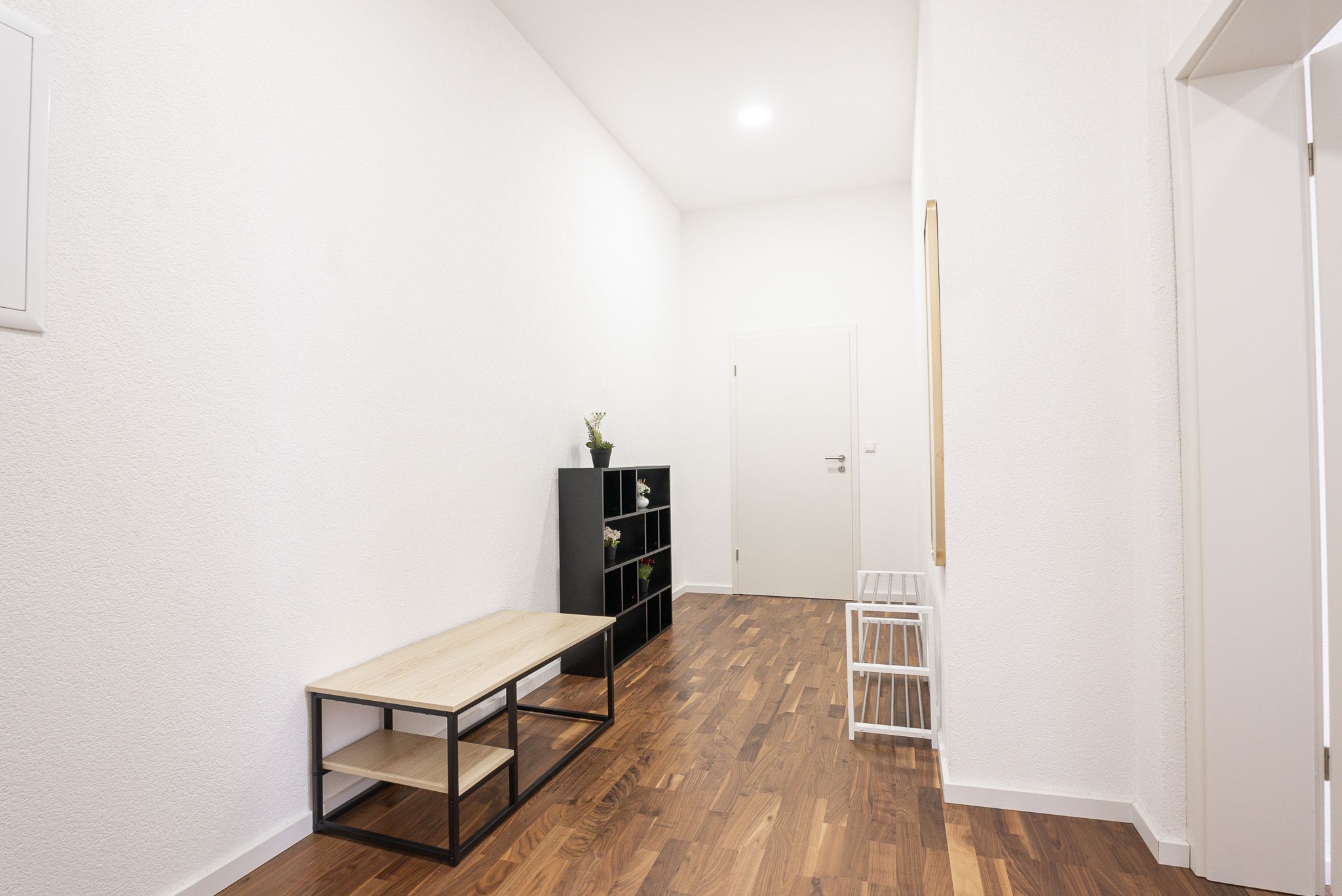 Furnished, Modern, And Compact Four-Room Apartment - 16