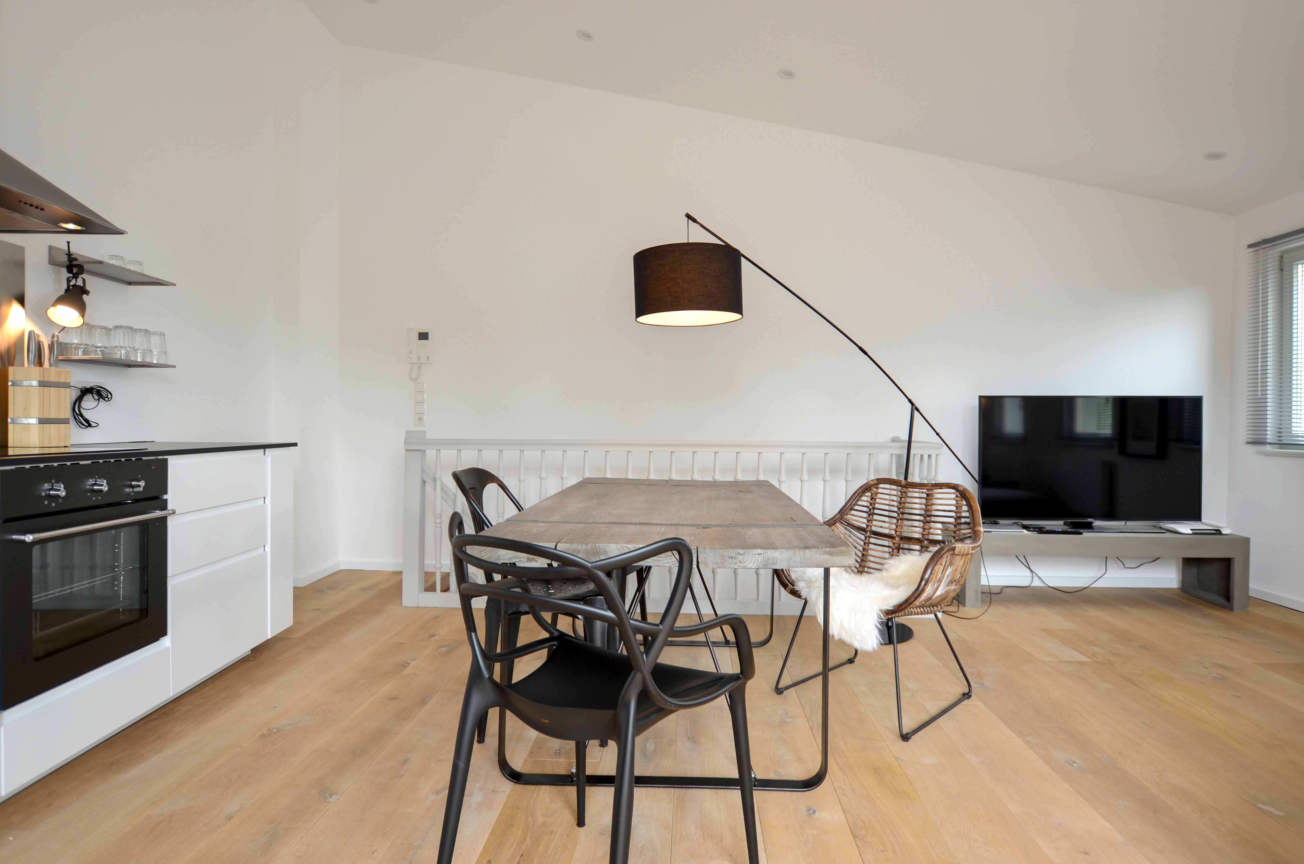  Stylish 3-Level House In A Perfect Location  -  Stylish 3-level house in a perfect location  - Gallery -  34