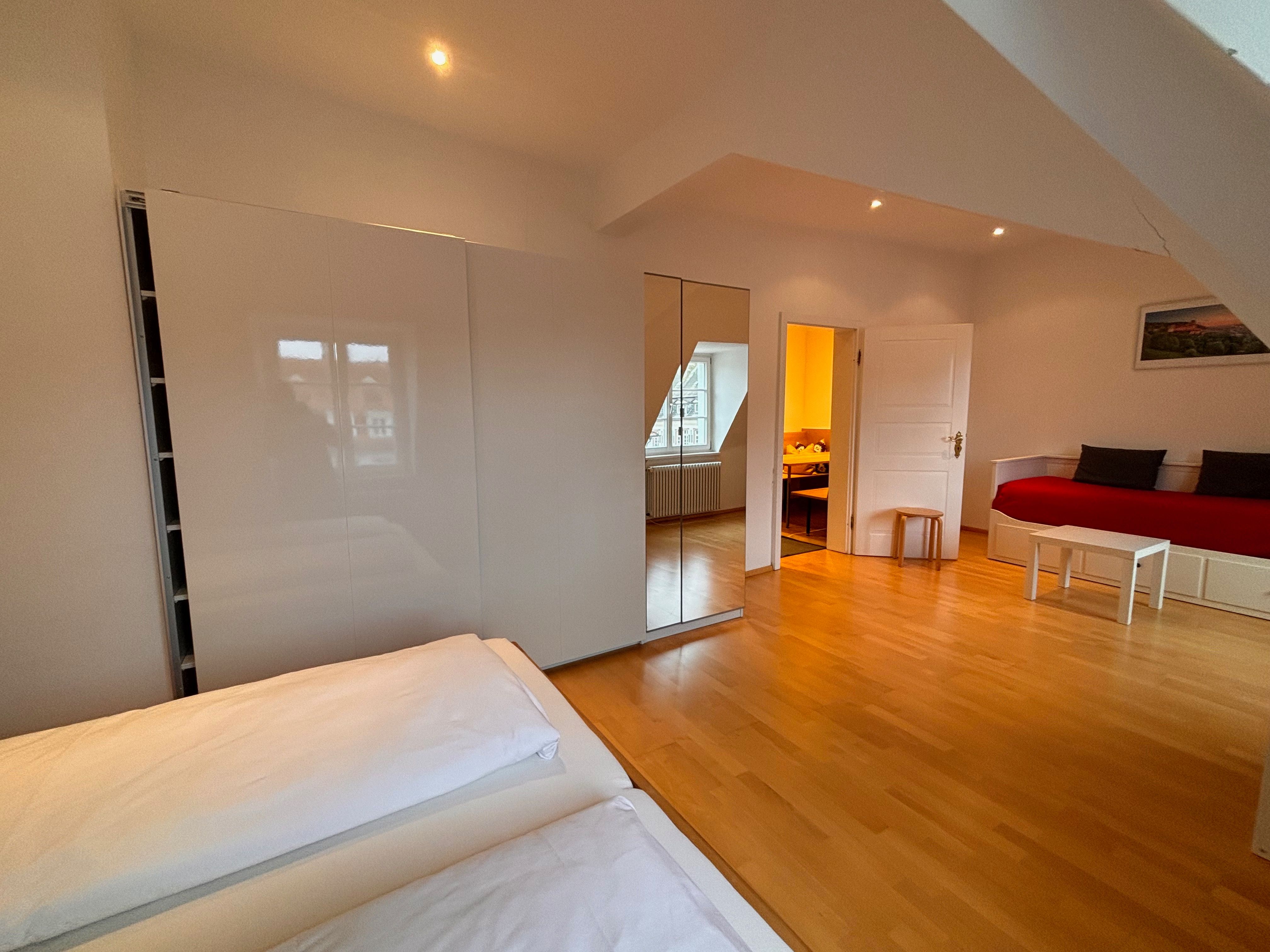 Modern Old Town Apartment With Gallery, Centrally Located Below The Castle - 14