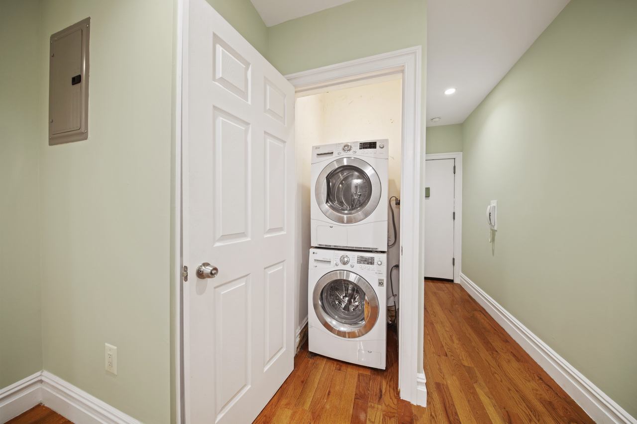 #494: East Village - 1 Bedroom (Queen) - #494: East Village - Gallery - 15