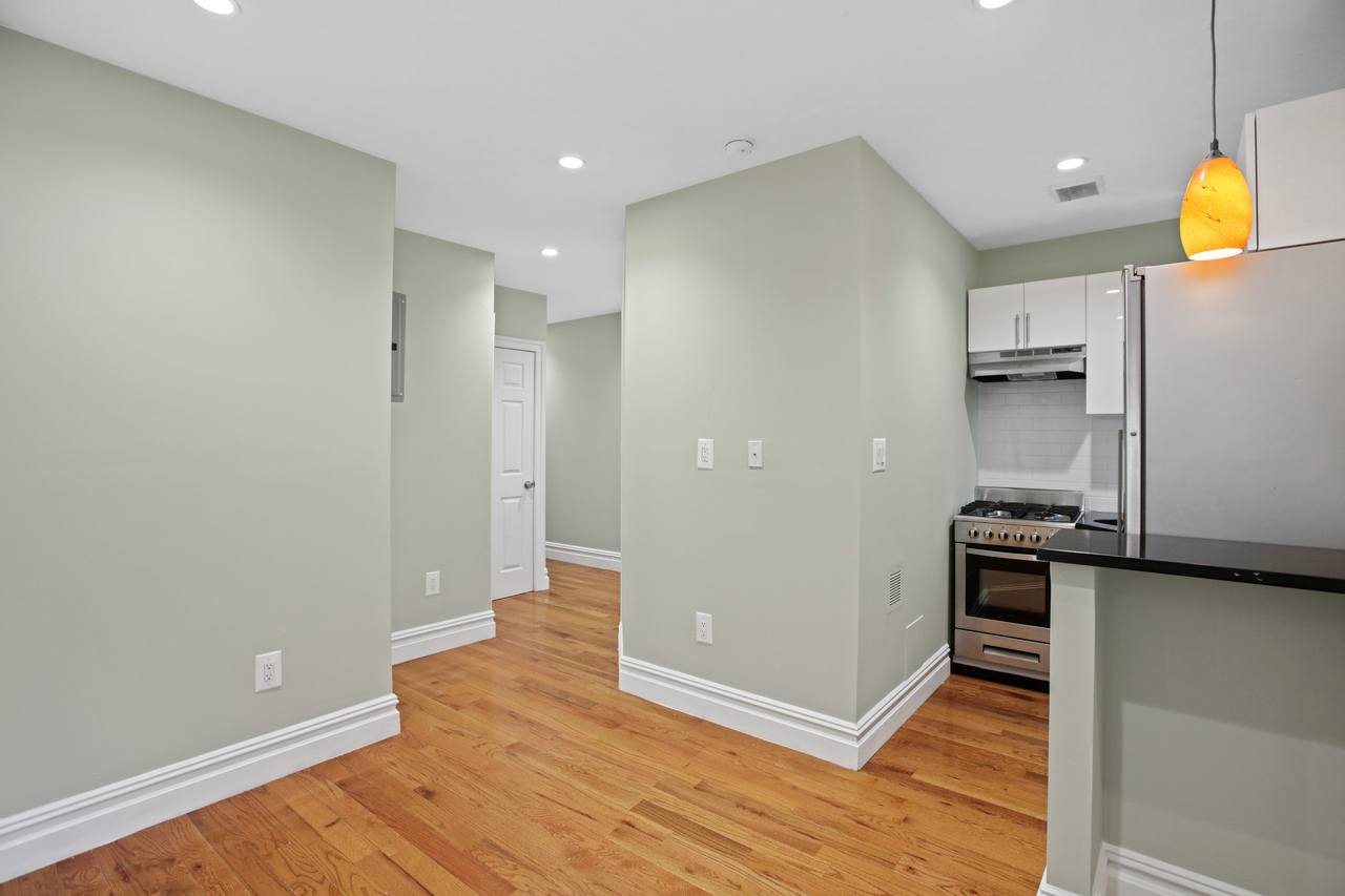#494: East Village - 1 Bedroom (Queen) - #494: East Village - Gallery - 21