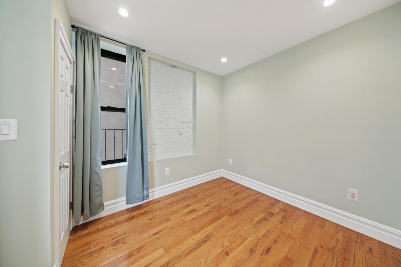 #494: East Village - 1 Bedroom (Queen) - #494: East Village - Gallery - 2