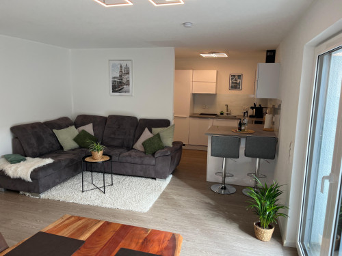 Bright & Modern 2-Room Apartment with Terrace