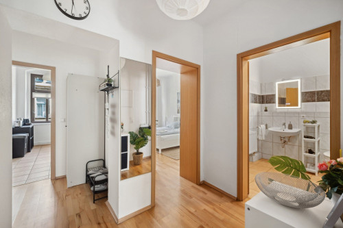 2BR light filled apartment in historic neigborhood near University and Center - Gallery - 8