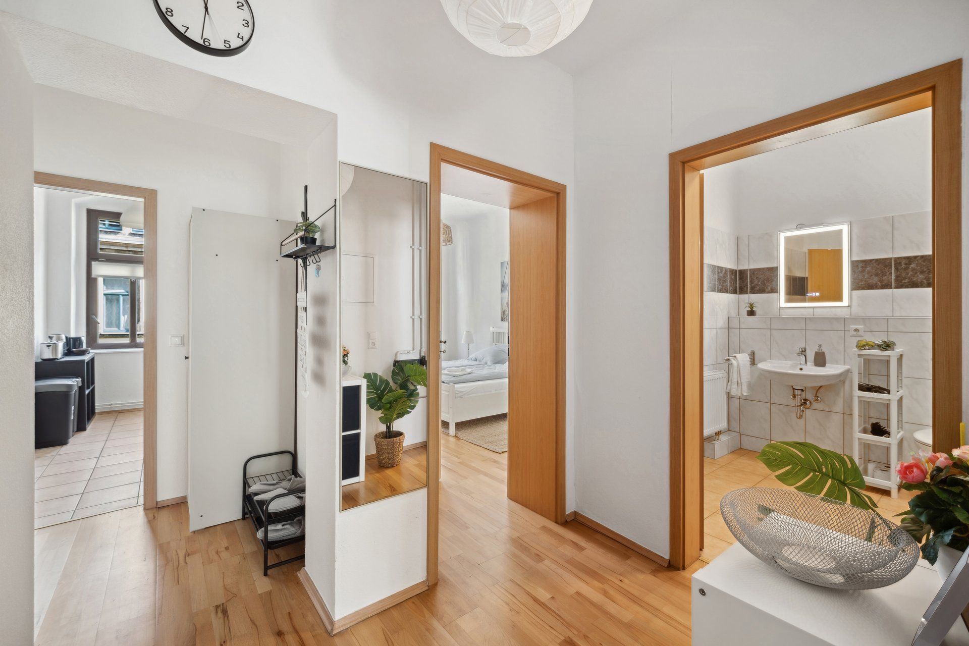 2BR Light Filled Apartment In Historic Neigborhood Near University And Center - 9