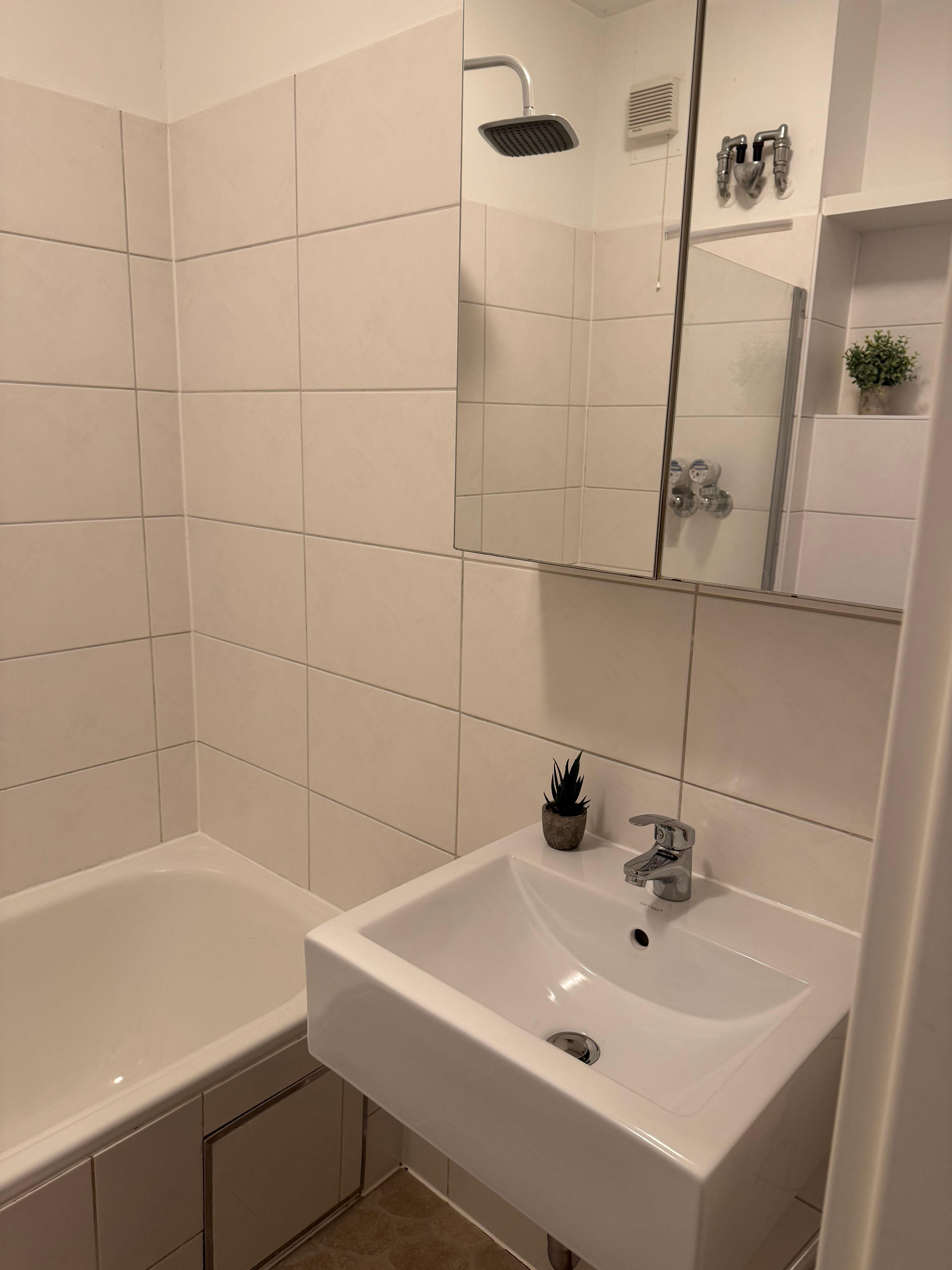 Amazing And Charming Suite In Augsburg - 4