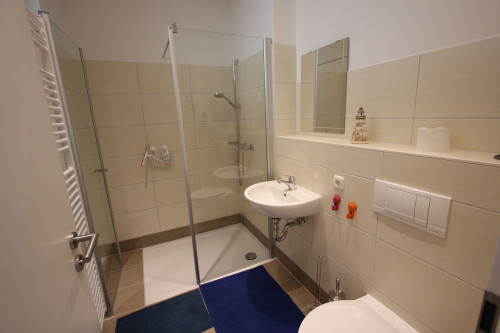 Modern, fashionable suite in excellent location