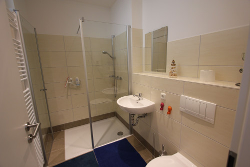 Modern, fashionable suite in excellent location