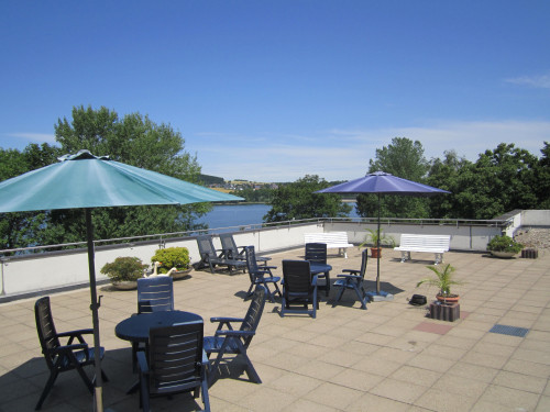 Pretty & bright flat in quiet street