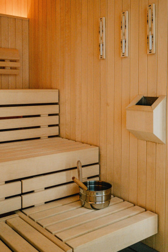 Exclusive 4-room apartment in Bad Saarow with lake view, pool, sauna and fireplace