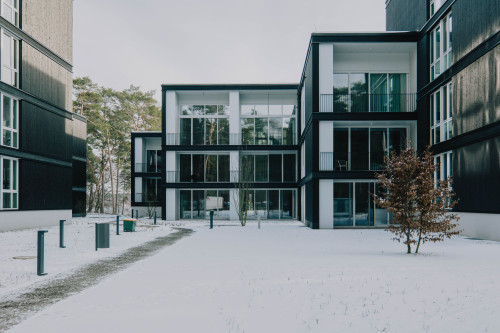 Exclusive 4-room apartment in Bad Saarow with lake view, pool, sauna and fireplace