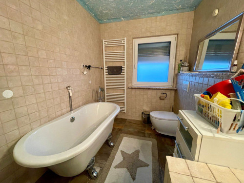 Spacious Furnished Country Home with Office, Garden & ICE Train Access