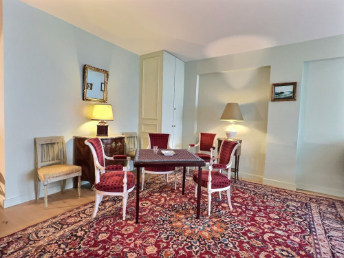 Pretty, fashionable flat