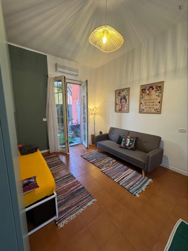 Comfortable one-bedroom apartment with garden, well connected to the center