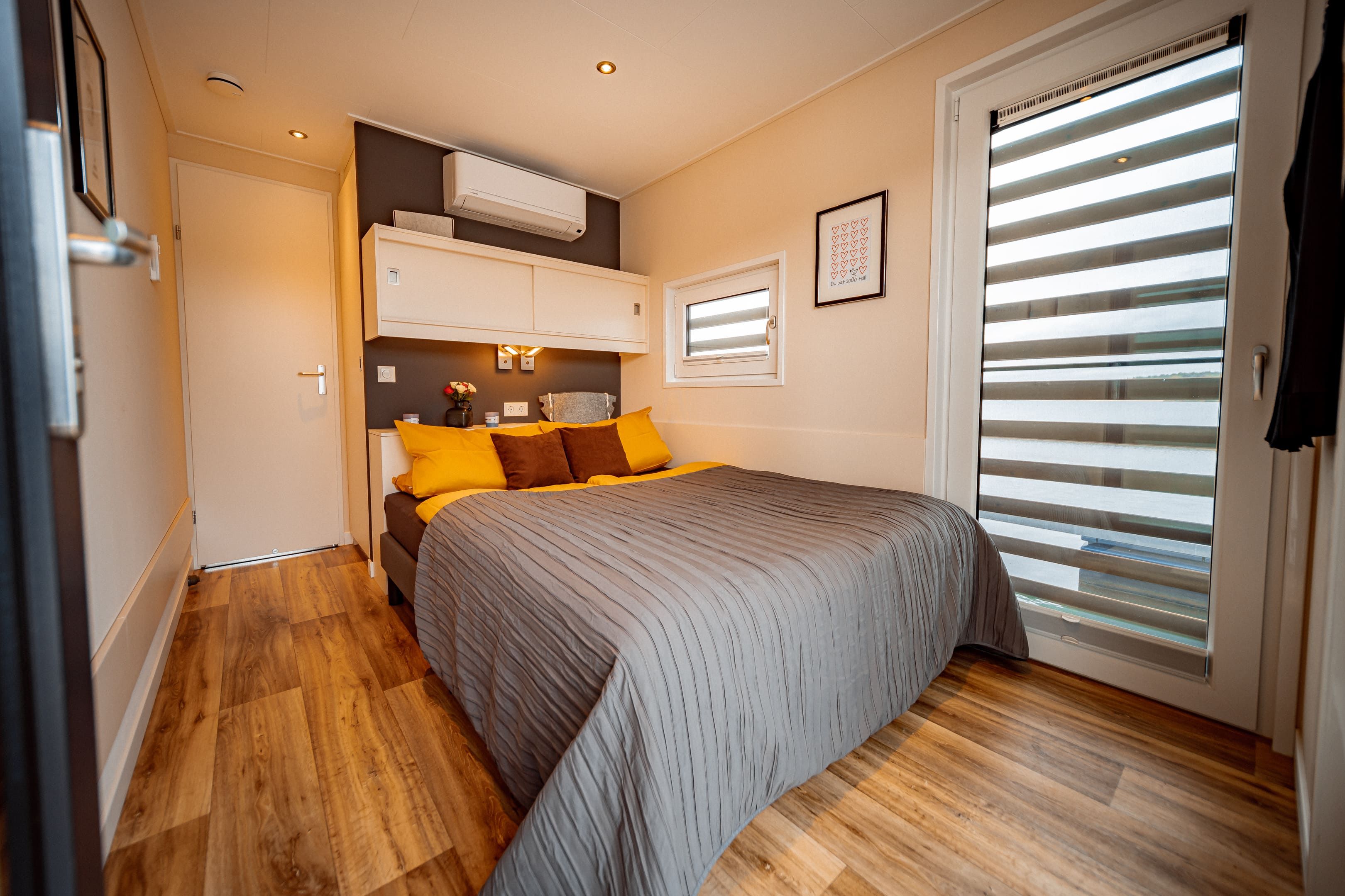  Floating House On The Water  -  Floating house on the water  - Gallery -  10